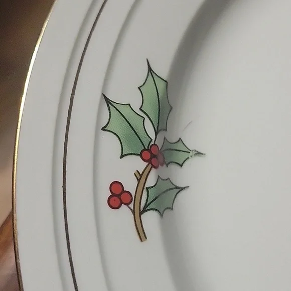Vtg 90's Holiday Hostess 8 1/4" Salad Plate Tienshen Christmas Tree Holly Gold - Picture 4 of 4